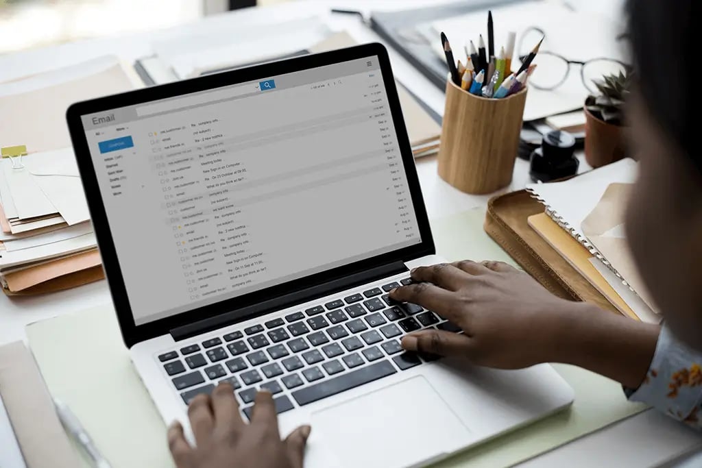 Illumine8-email-marketing-real-estate-laptop
