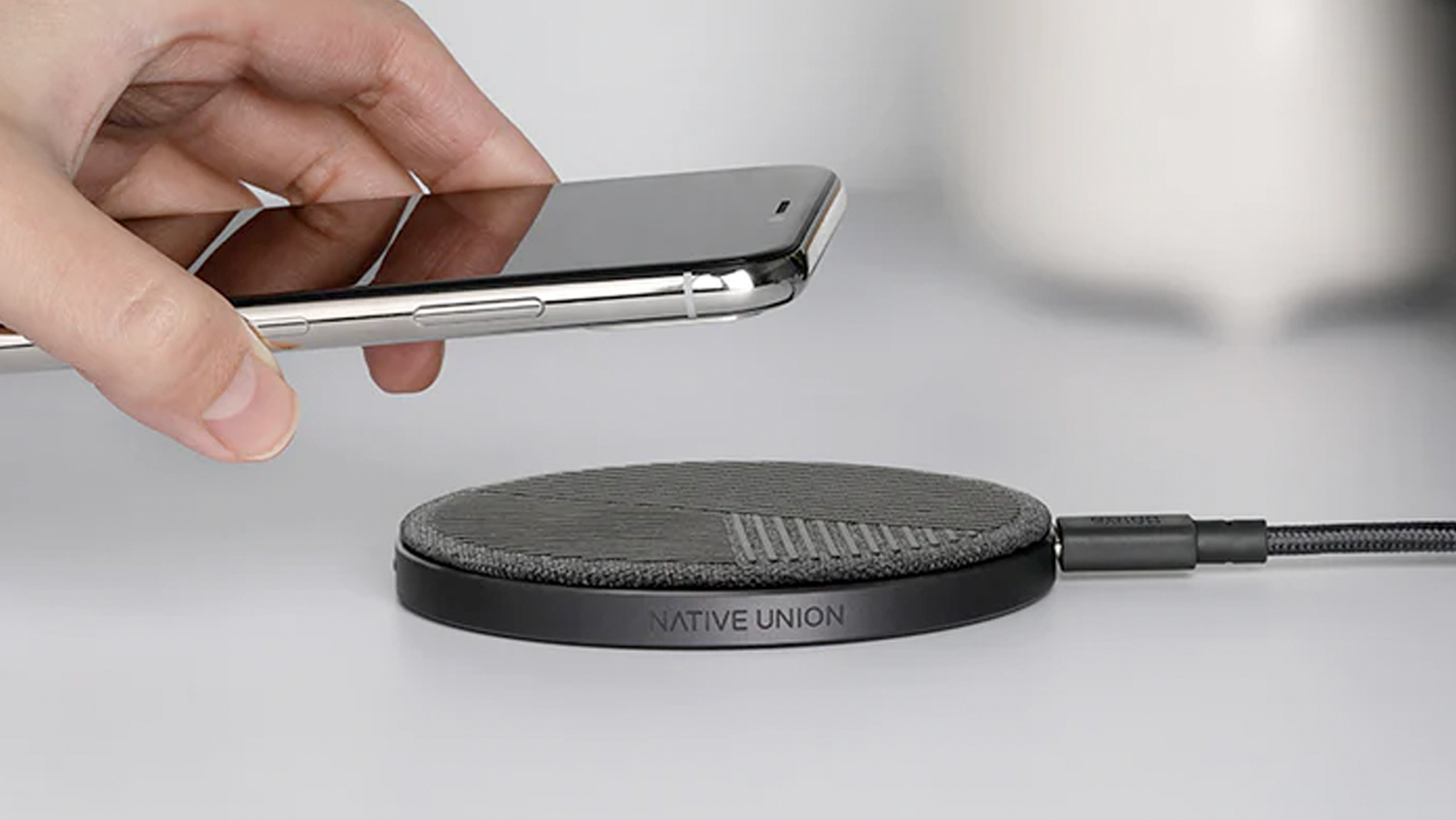 Illumine8_2022corporategiftgivingguide_nativeunionphonecharger